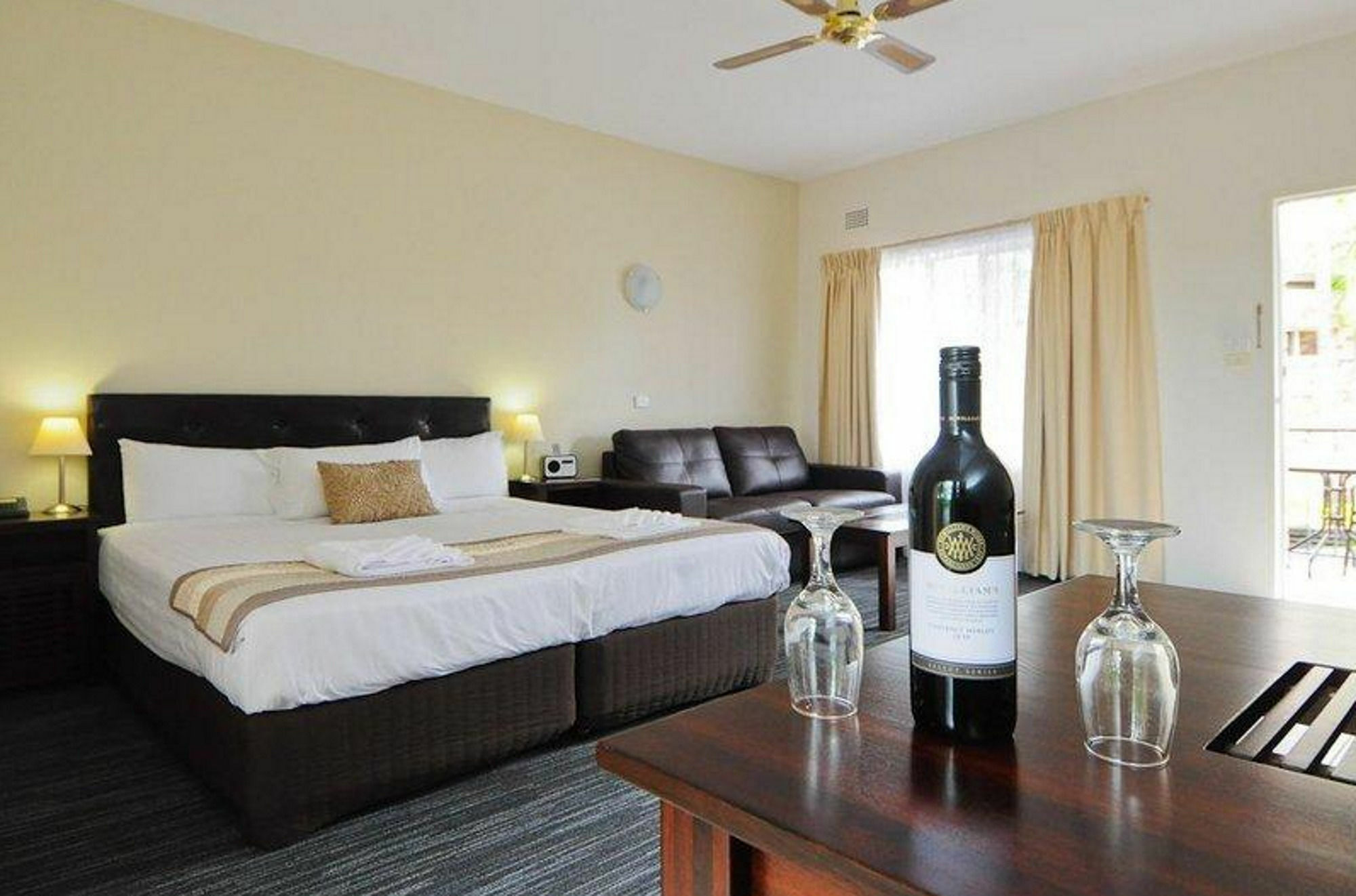 Sanctuary Resort Motor Inn Κοφς Χάρμπουρ Εξωτερικό φωτογραφία